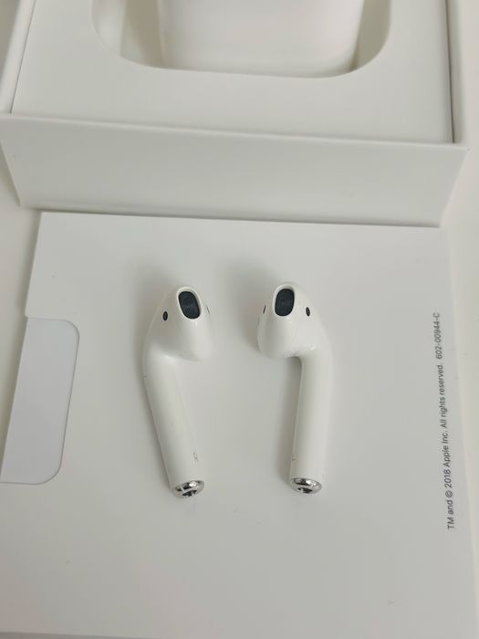 AirPods (2 поколение)