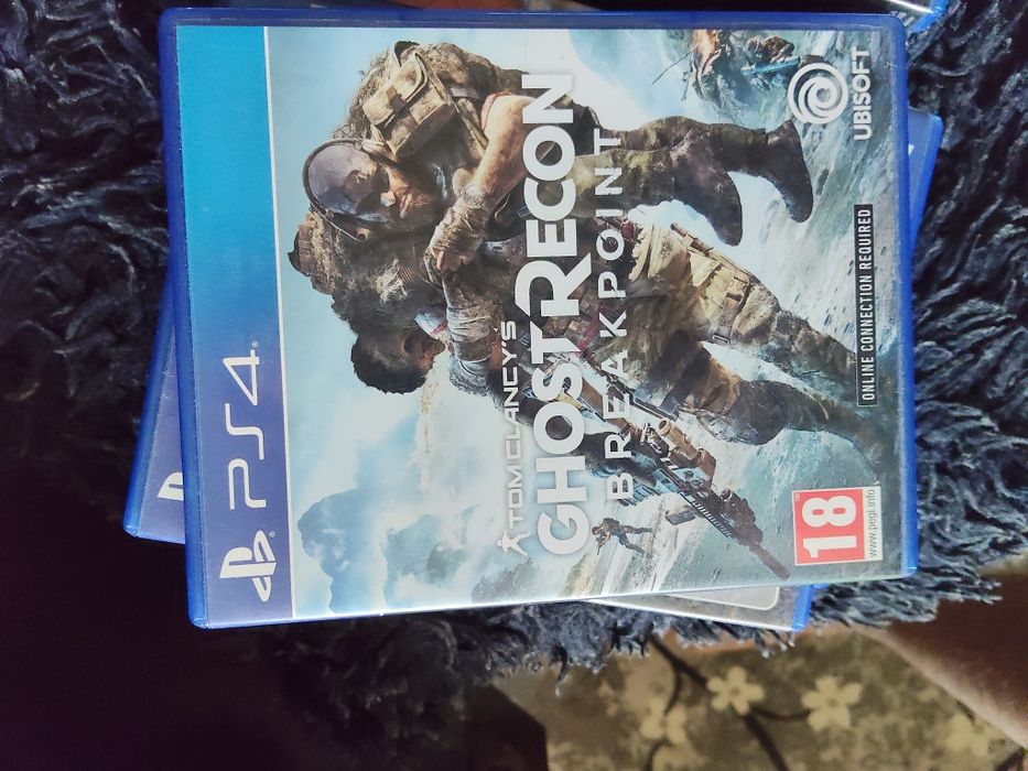 PS4 1TB cu 2 manete negociabil