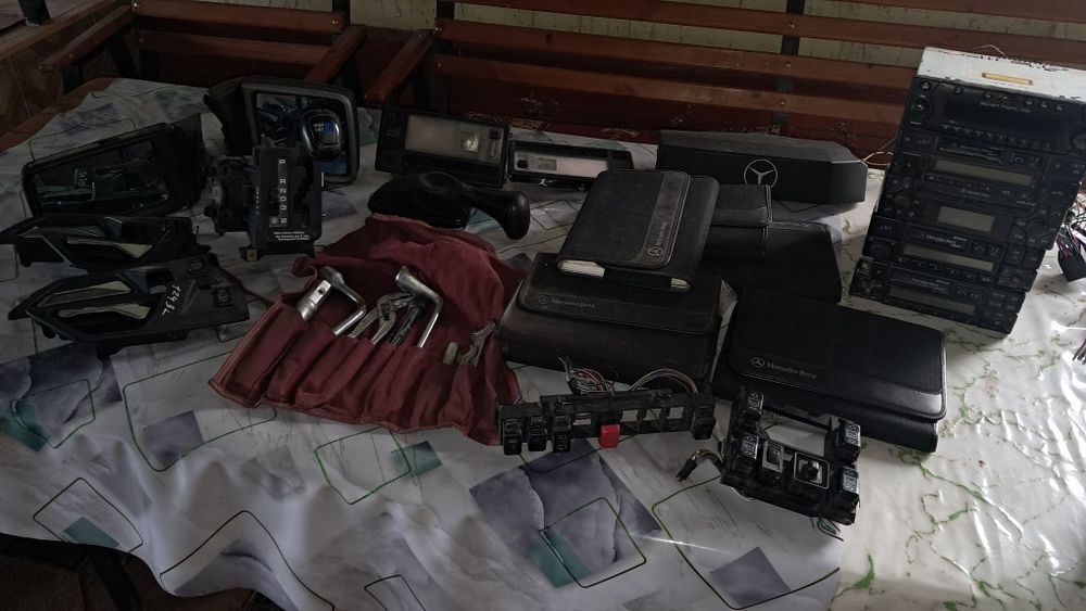 Мерс.124. Запчасти салоные.