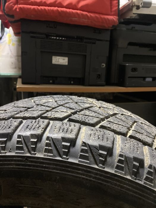 Bridgestone 275/60/18 зимние липучки