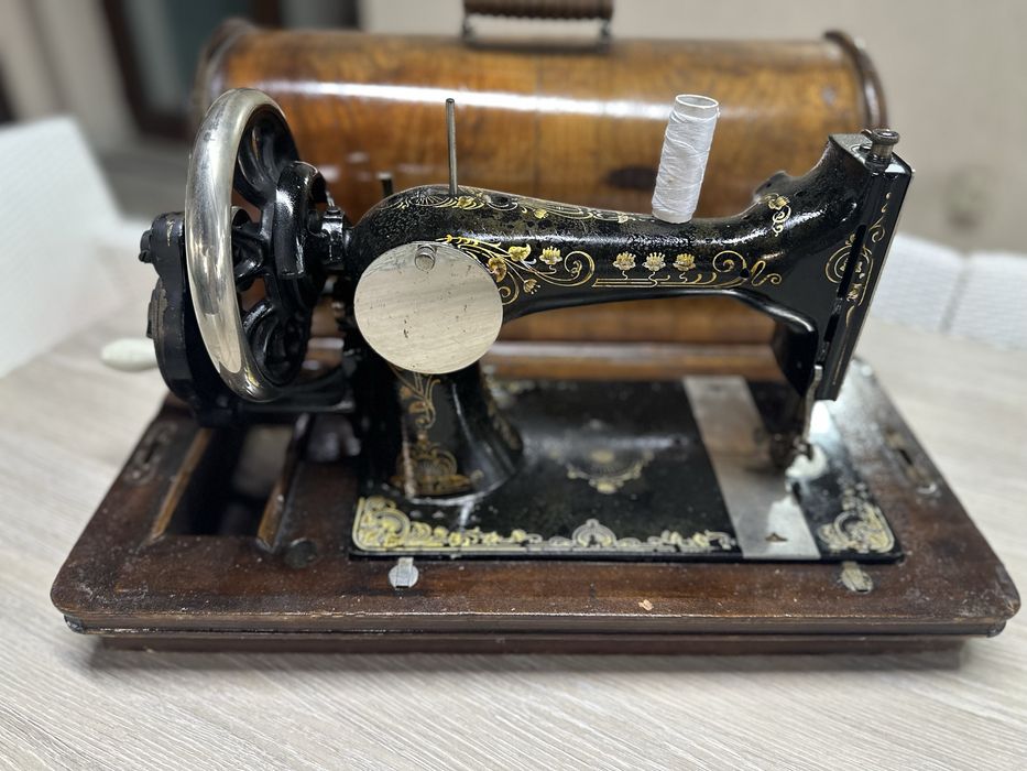 Masina de cusut veche tip Singer - marca Sillerberg, functionala