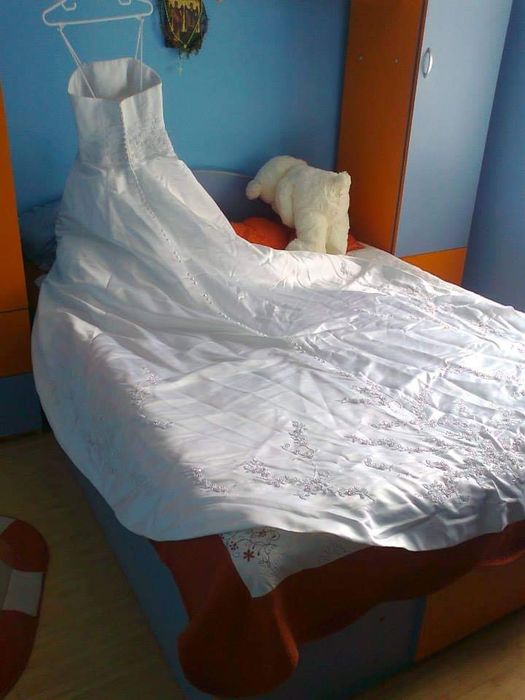 Rochie mireasa cu trena