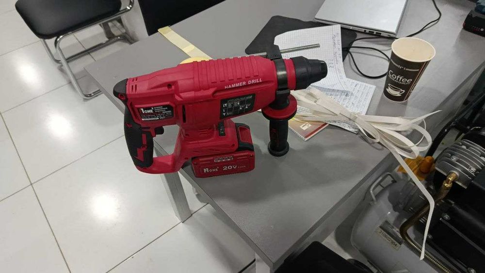 Перфоратор аккумуляторный бесщёточный NUMBER ONE EH26/3.0-PRO-BL. нася