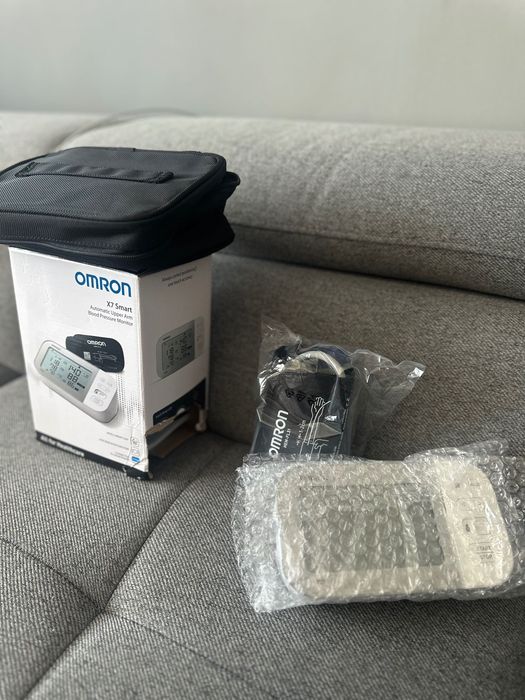 Апарат за кръвно Омрон Х7 Smart Omron X7 Smart