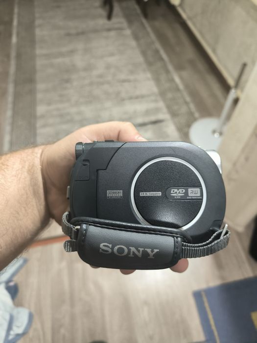 Продам камеру сони  в хорошем состоянии