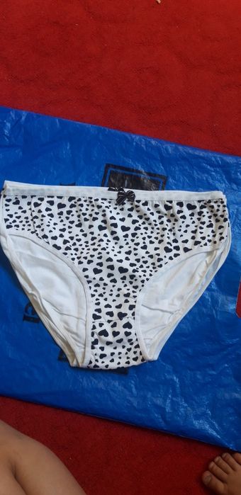 Ayollar trusiki (ich kiyimi)