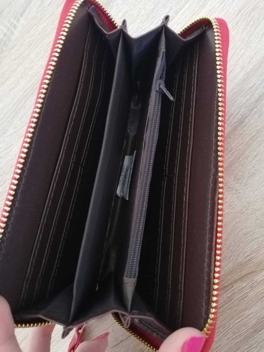 Дамско червено портмоне