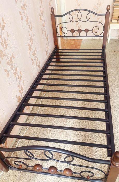 Продам красивую современную кровать.