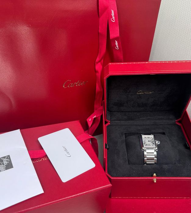 Продам часы Cartier tank must