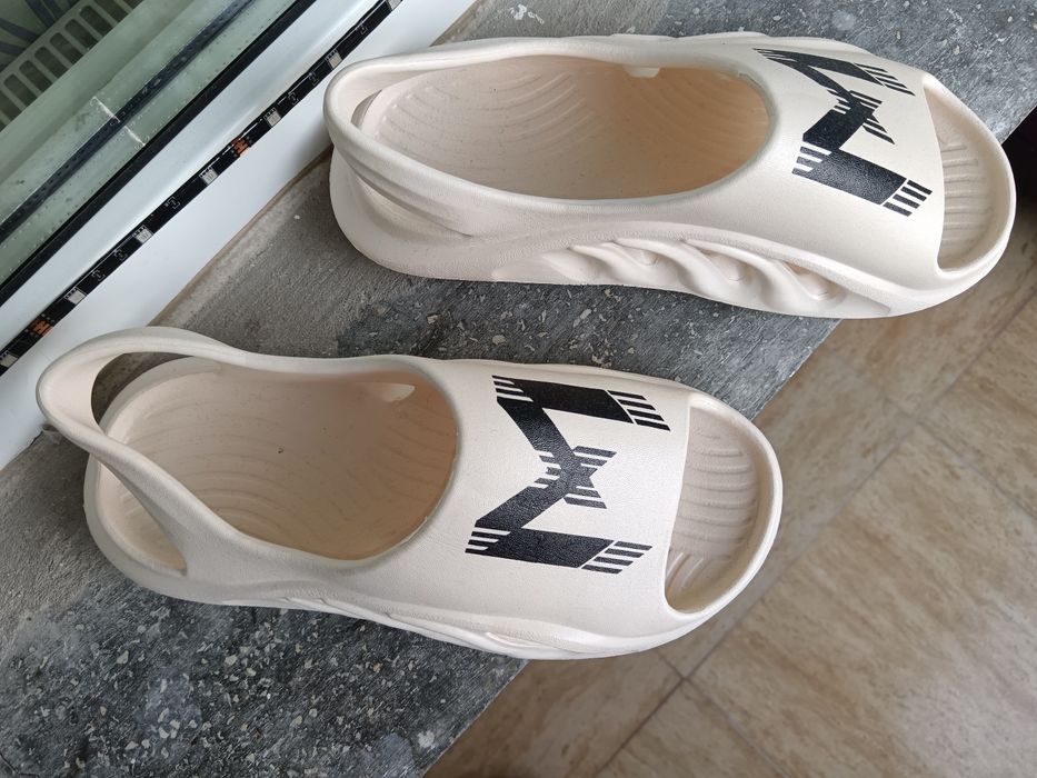 Sandale mărimea 40-41 noi