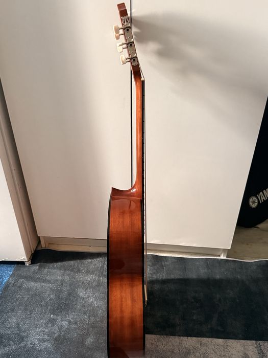 Классическая гитара от yamaha