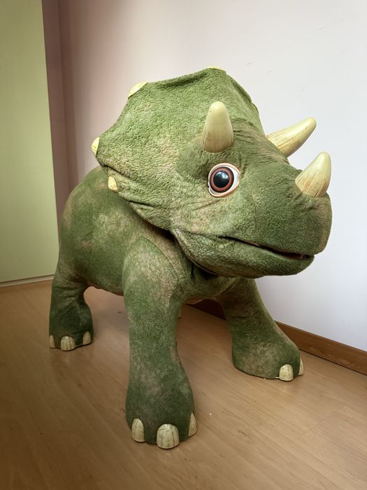 Робот динозавр трицератопс