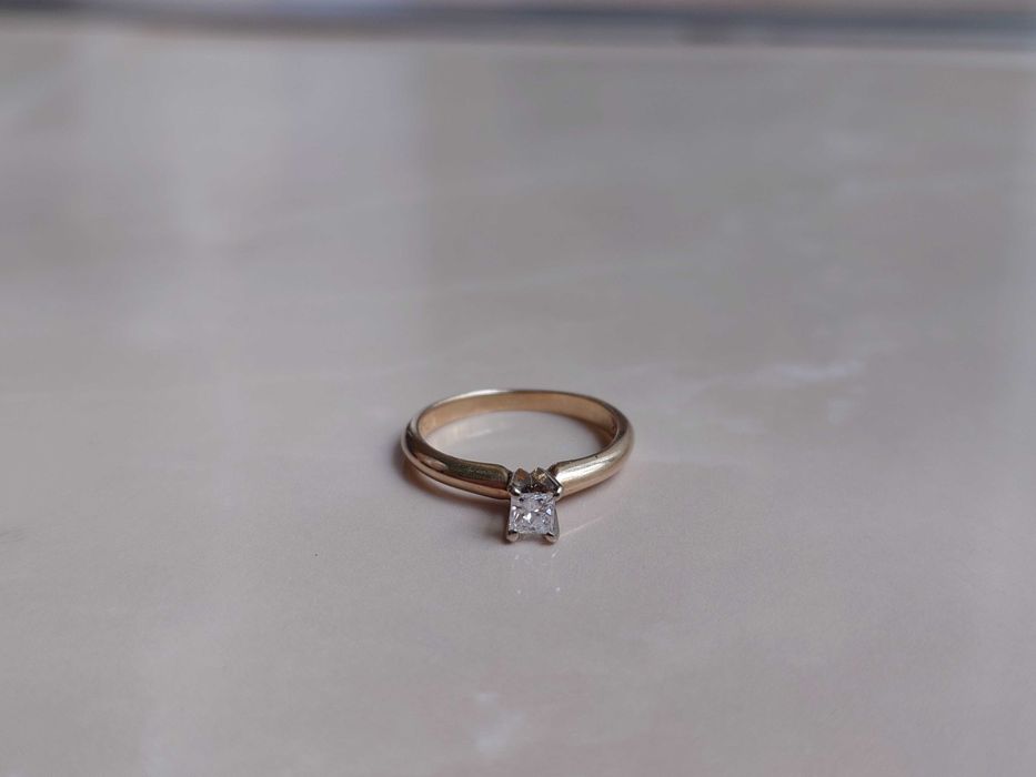 Inel logodna cu diamant natural princess cu certificat GIA