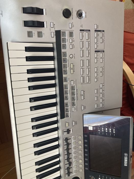 Orgă Yamaha Tyros 4