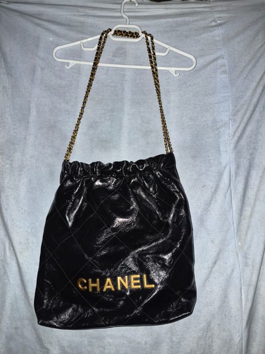 Chanel geanta din piele lacuita