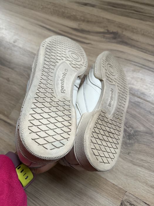 Оригинални кожени класически маратонки REEBOK ! 39 н