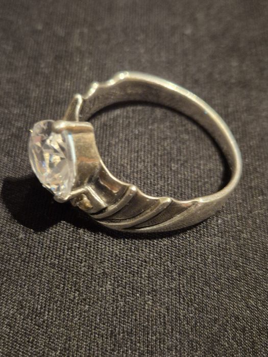 Inel argint aripi de liliac și piatră inima