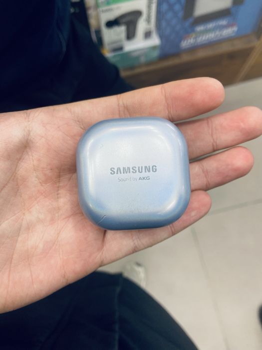 Айфон 11 и Galaxy Buds prо