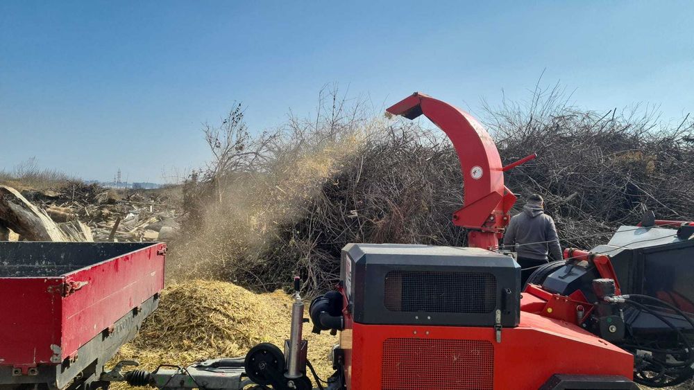Tocătură  crengi de foioase
Mulci pt. grădină ,talaj, rumeguș   2 m. 3