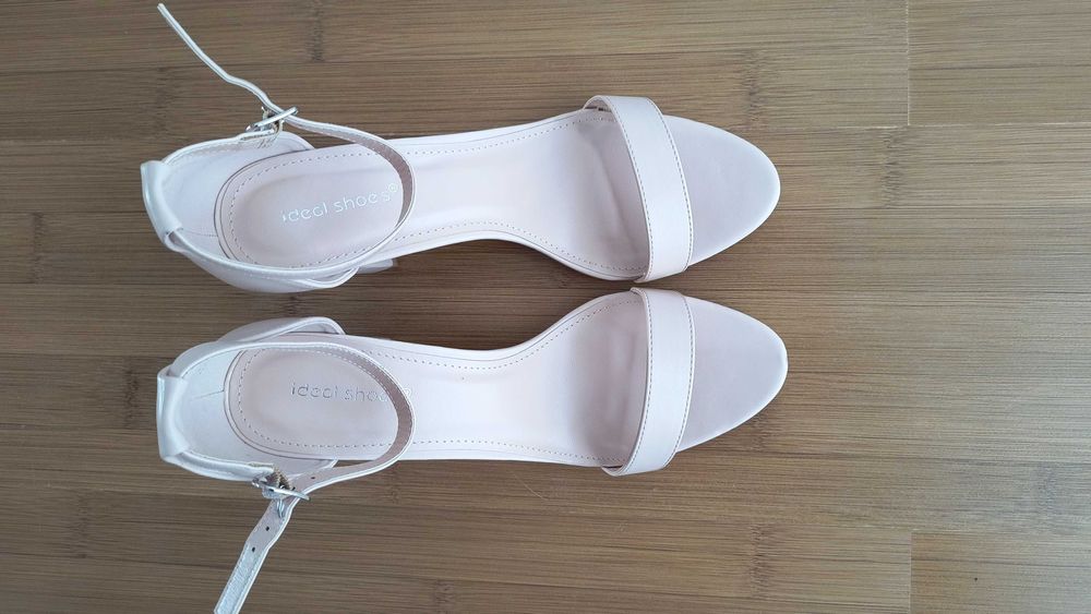 Sandale bej cu toc 8.5 cm, NOI, mărimea 41 mic