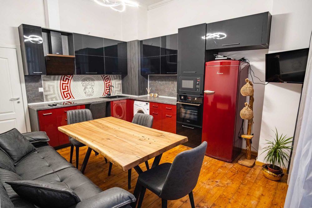 Продава се Тристаен апартамент в Русе, Център - 90 кв.м за 1417 €/кв.м - Снимка #18