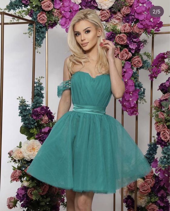 Официална рокля с корсет на гърба