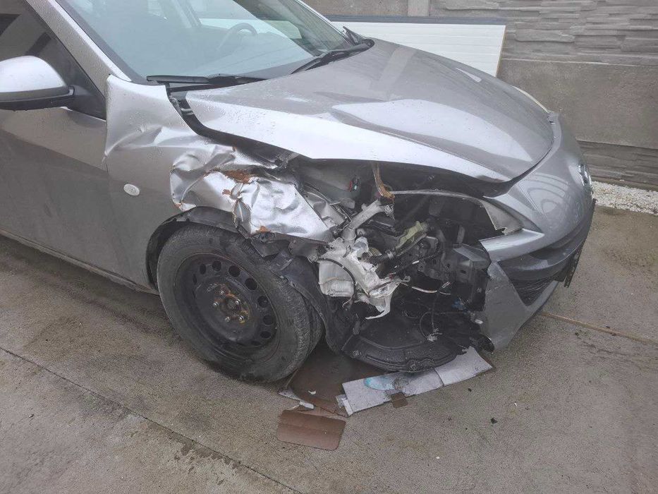 Vand Mazda 3 hatchback 2010 avariata