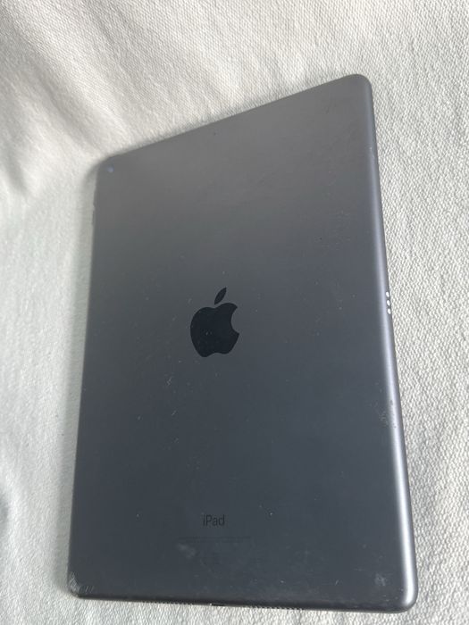 ЗА ЧАСТИ! Таблет Айпад , ipad 10.2 (2021) Wi-Fi 9th А2602 , 64GB , Ipad A2602