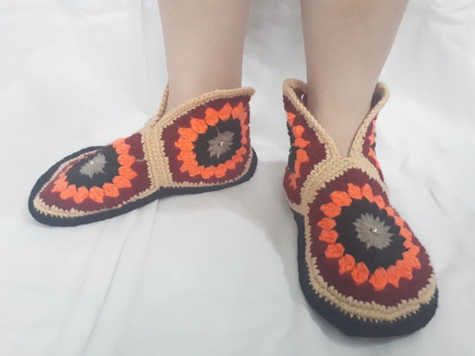 Продам вязаные тапочки,сапожки