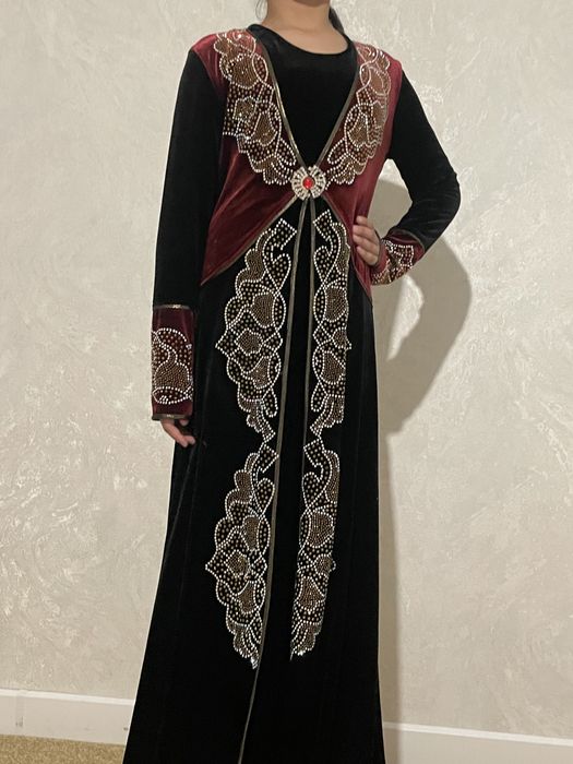 Көйлектер бір киілген сатылады.