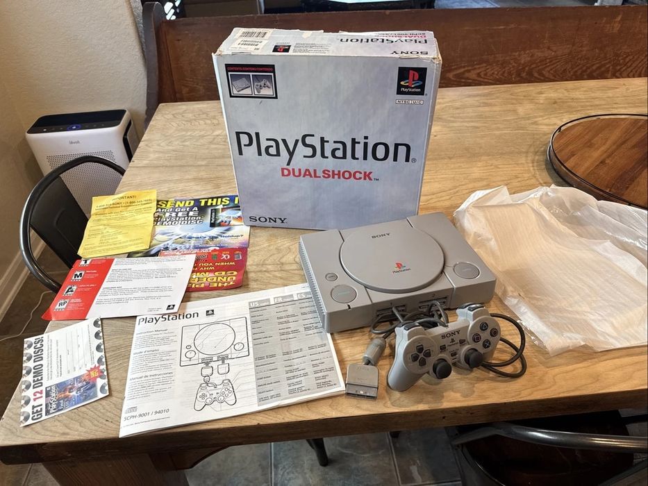 PlayStation 1 full box
