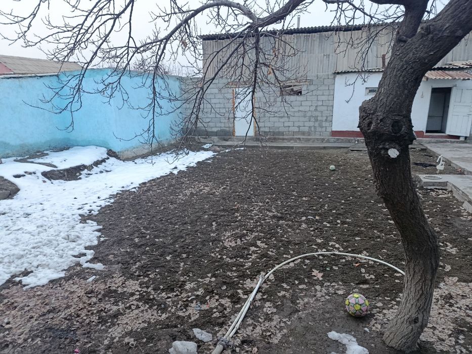 Uy sotiladi.   Xolati yaxshi