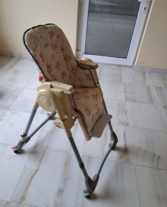 Scaun bebe cu măsuță