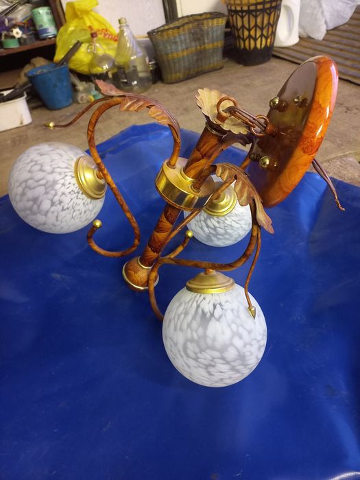 Продам люстру в хор сост .