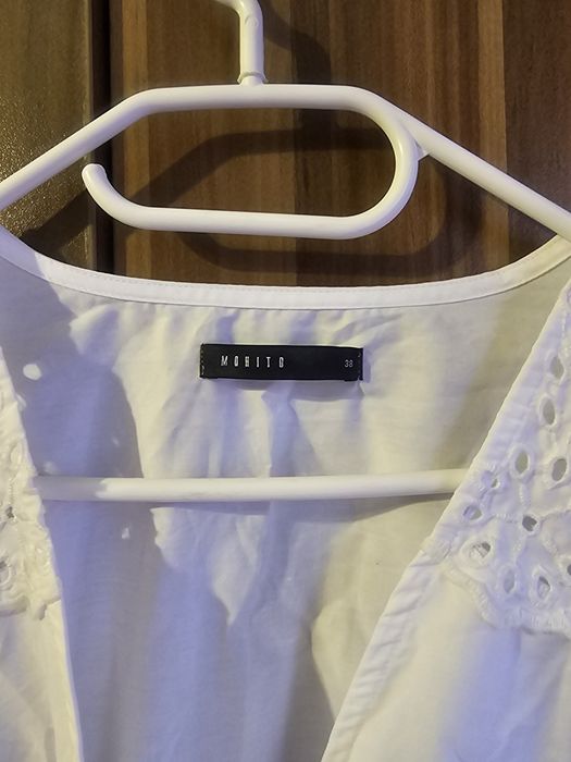 Бяла рокля MOHITO