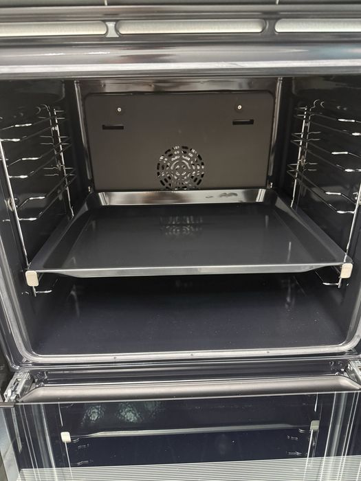 Продам духовку Bosch новая