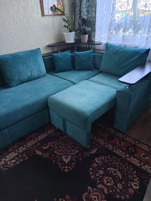Диван практически новый, велюр