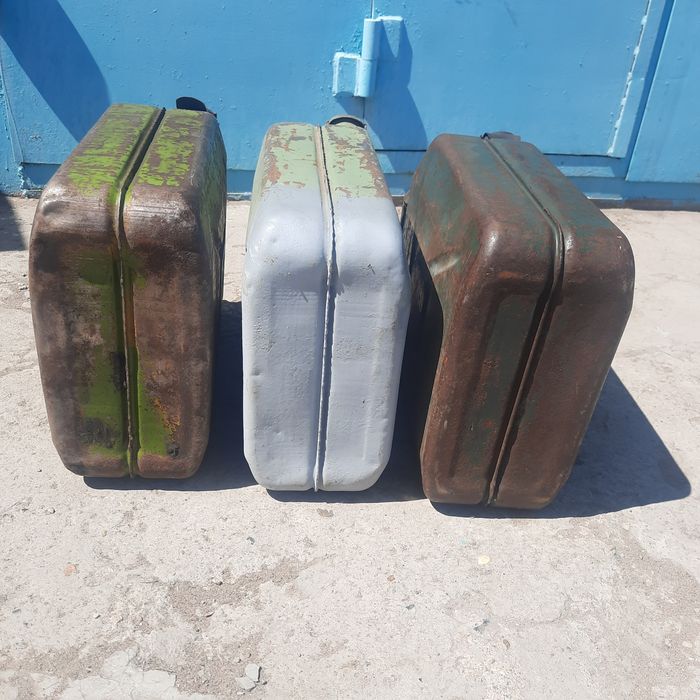Продам канистры железные