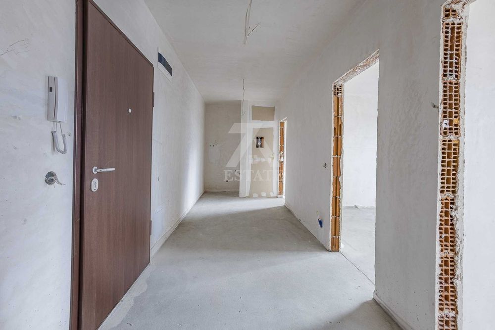 Продава просторен 3-стаен апартамент в ж. к. Овча Купел