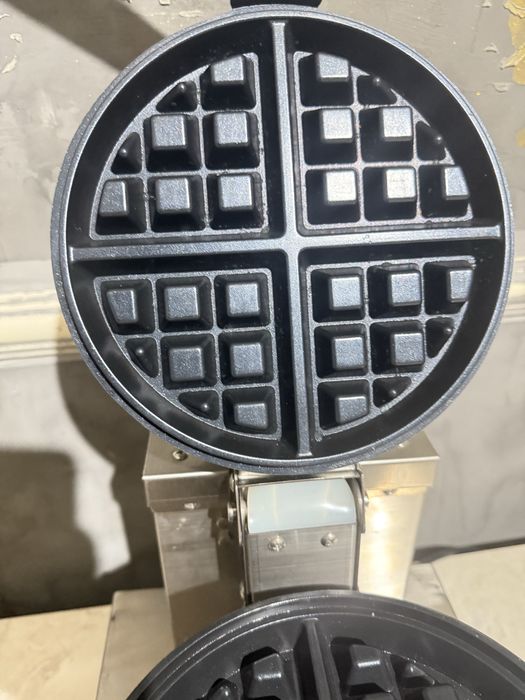 Продается вафельница НОВАЯ