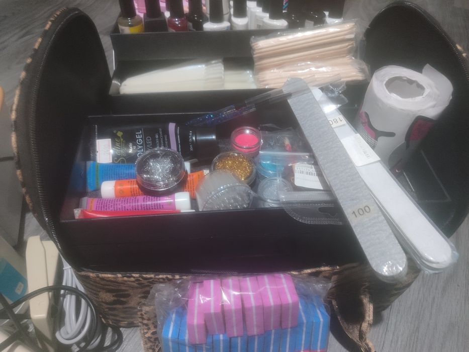 Продам набор для маникюра срочно