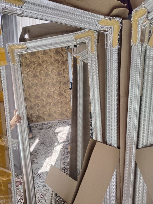 Продам парикмахерское кресло и зеркало.