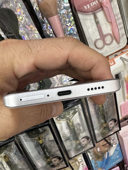 Redmi 13 Pro plus 5G 256Gb Sotiladi Xolati Ideall!!!