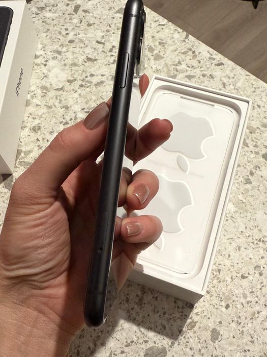 Vand Iphone 11, 64GB black