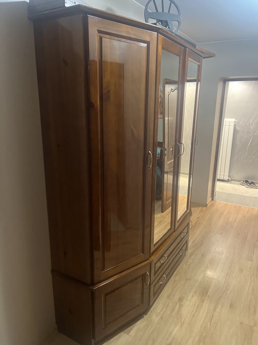 Дървен гардероб четирикрилен