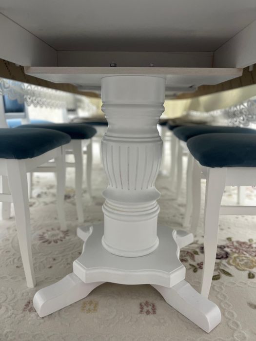 Стол со стульями