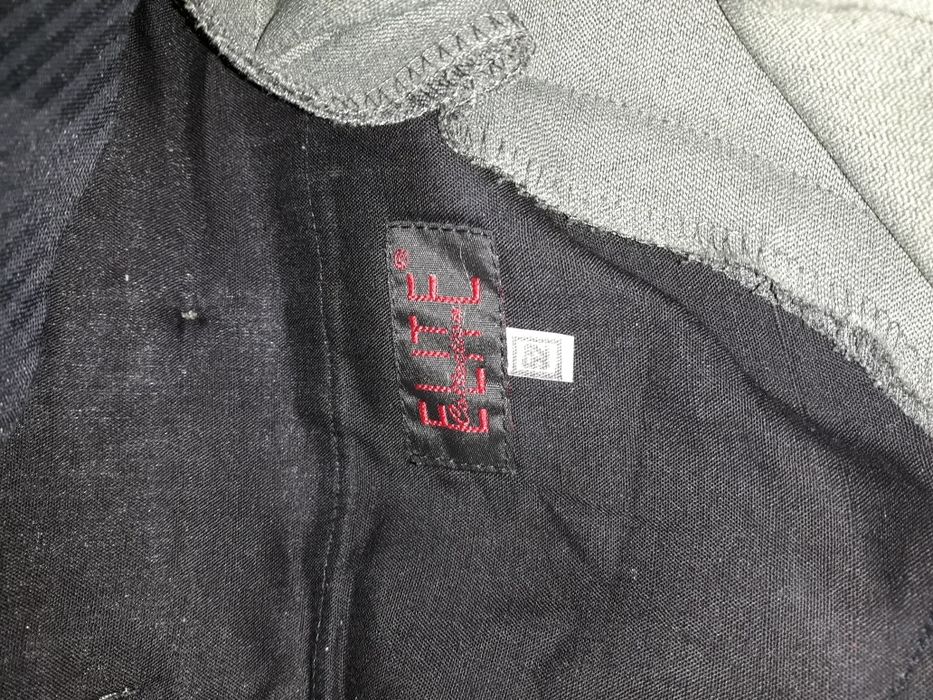 Официален костюм