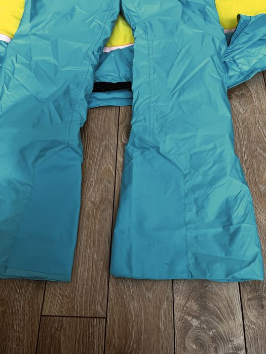 Дамски комплект за ски - яке, панталон, блуза, ръкавици, шапка