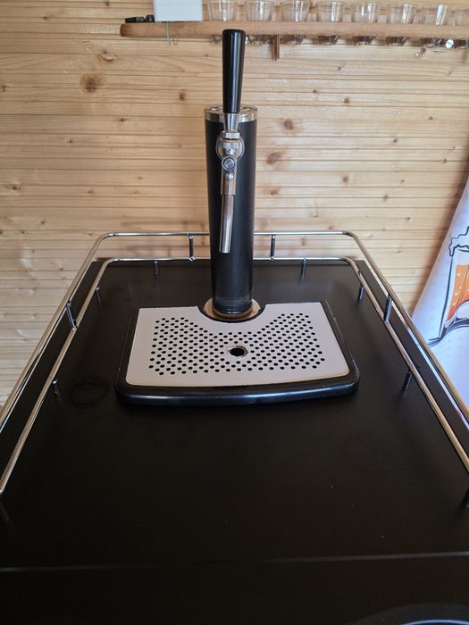 Vând dozator de bere / frigider pentru butoaie (kegerator) Klarstein