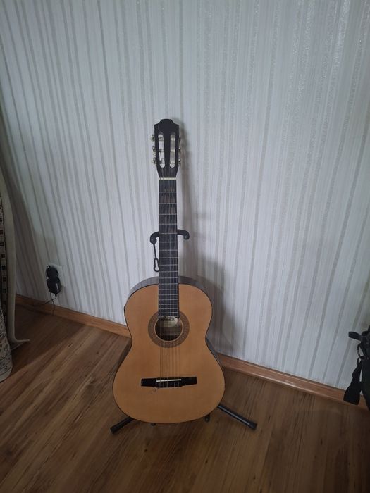 Продам классическую  гитару  HOHNOR ER HС.